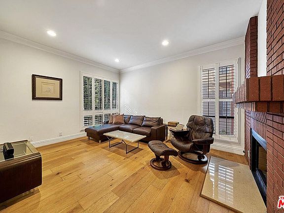3rd image of 835 S Lucerne Blvd APT 205