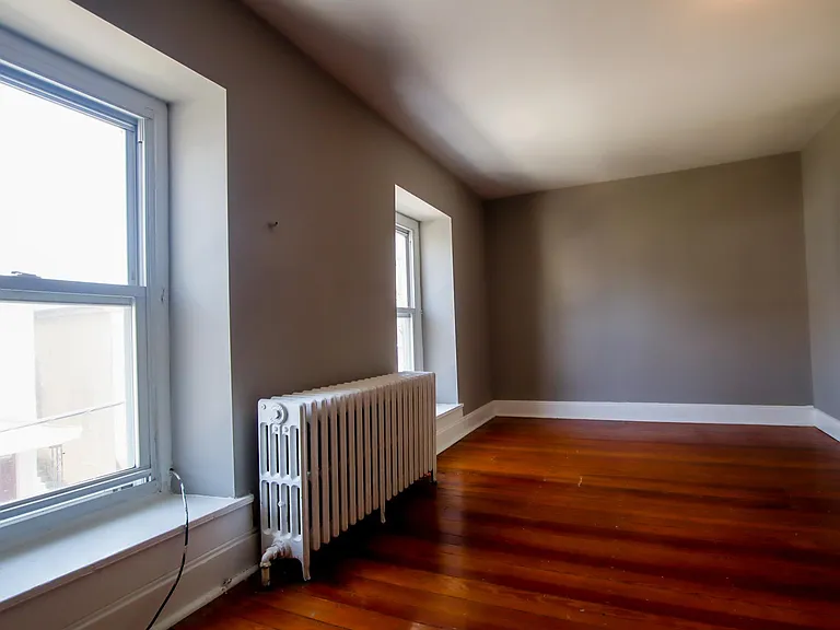475 Krams Ave — Photo 23