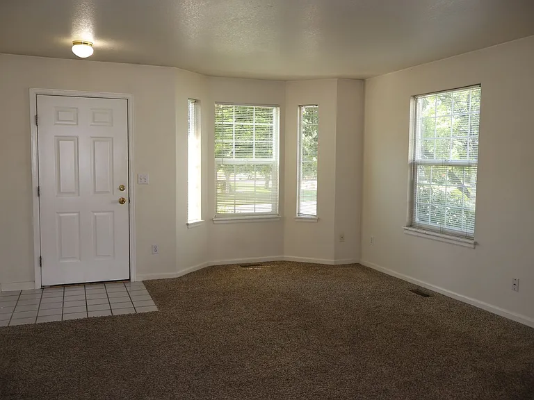 6612 Avondale Rd #3A — Photo 3