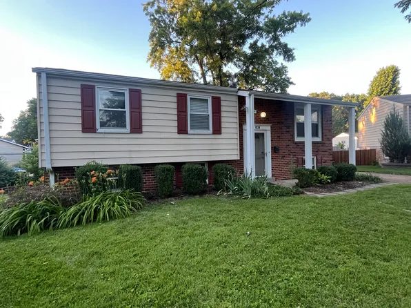 141-1 Maple Hill Ln, Saint Louis, MO 63122