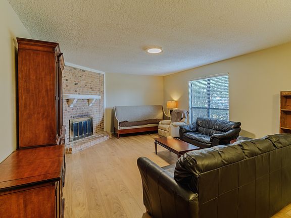 4th image of 2614 Saint George Dr