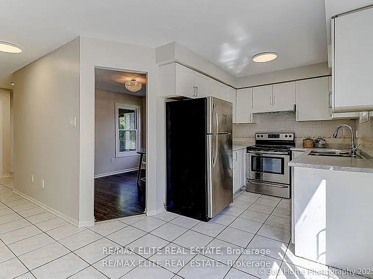 2032 Glenada Cres — Photo 9