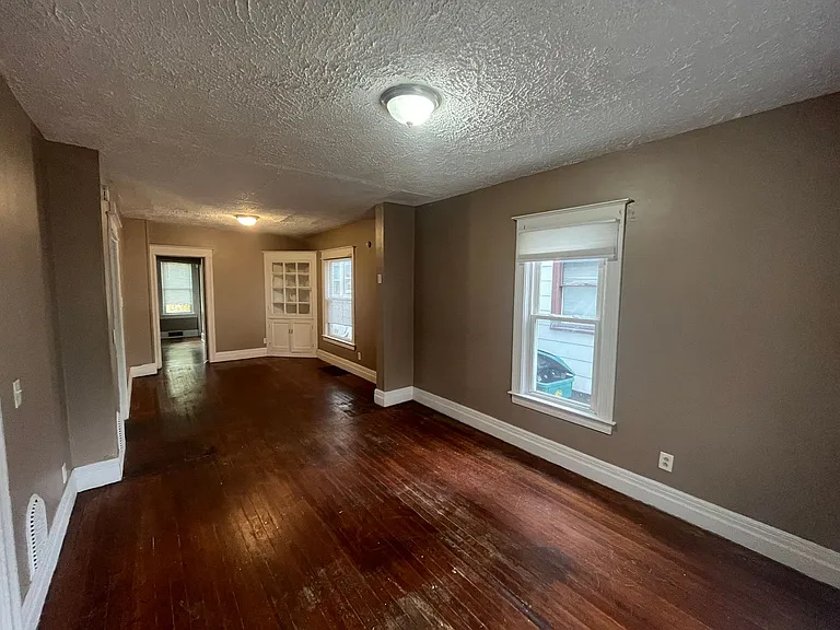 528 Seward St — Photo 7