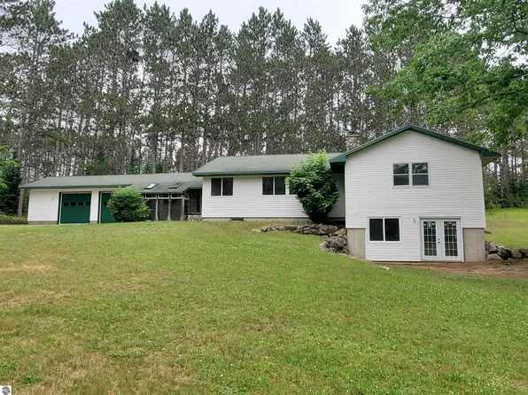 9551 S 31 1/4 Rd, Cadillac, MI 49601