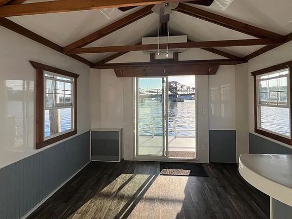 5th image of 84 Condor St #19