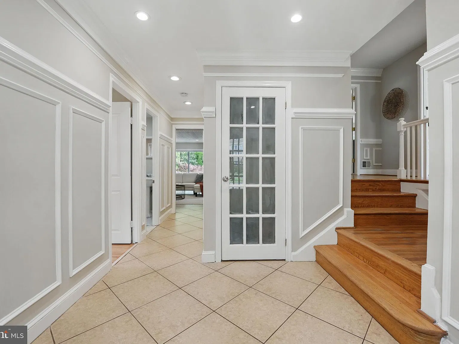 5 bed, 3.0 bath, 2304 sqft, $5,950 — Photo 4