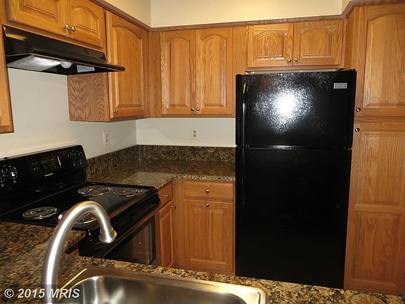 KITCHEN WITH NEW APPLIANCES
