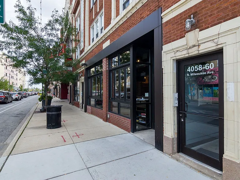 Portage Park Theater Apartments — Photo 9