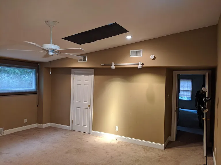 Upstairs Master Bedroom 22x24 ft.