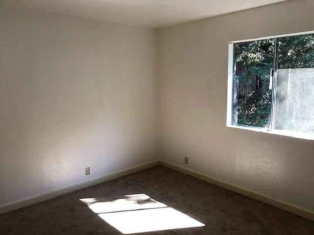 2 bed, 700 sqft, $1,400 — Photo 2