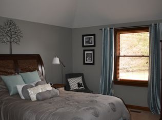 3357 S Applegate Dr, New Palestine, IN 46163
