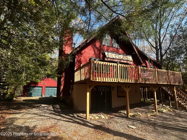 883 Deerfield Ct, Lake Ariel, PA 18436