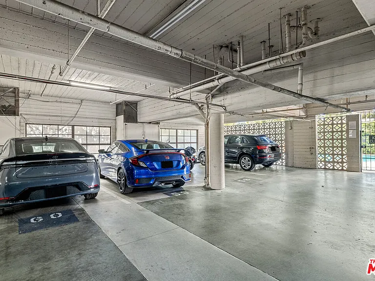 7560 Hollywood Blvd #109 — Photo 30