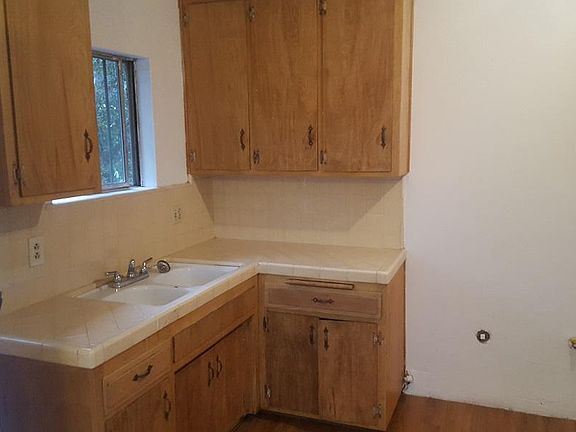 3rd image of 387 E Rialto Ave