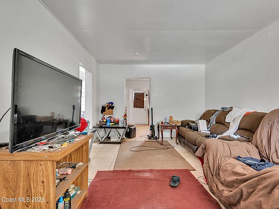 4th image of 513 Warren St