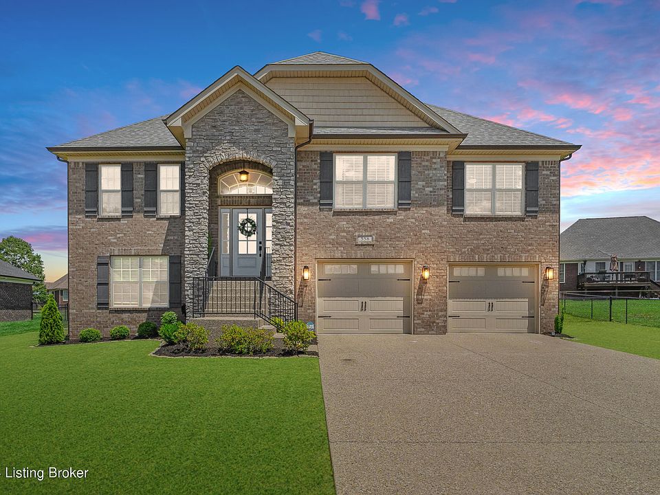 1st image of 558 W Woodlake Cir