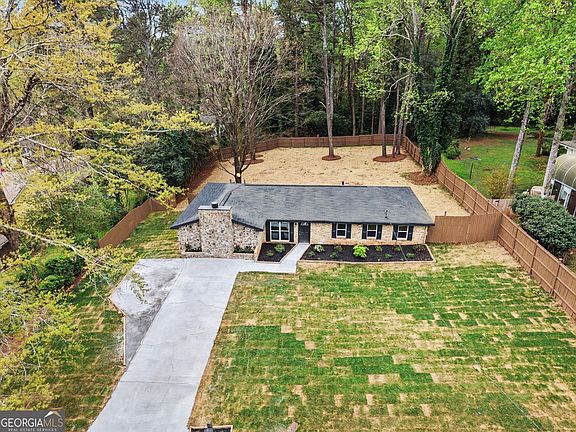 3rd image of 577 Simone Way