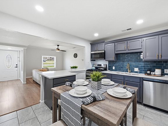 5th image of 330 W Vinyard Rd