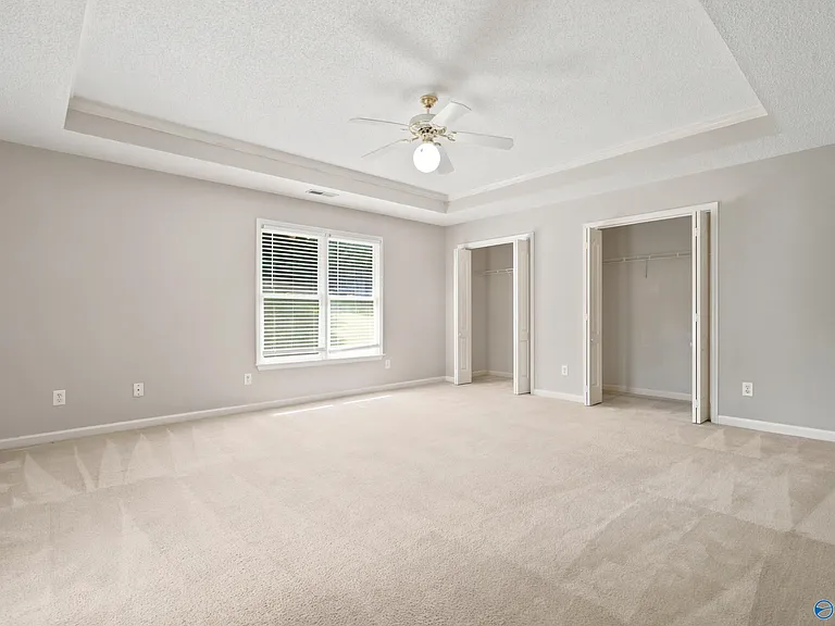 135 Castleton Dr — Photo 6
