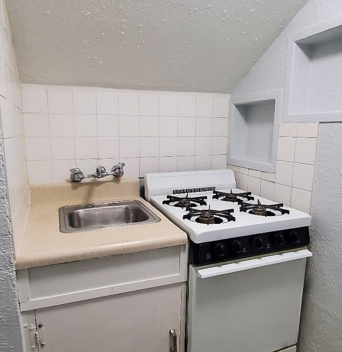 1st image of 290 E Truman Ave #1