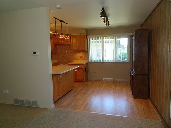 4th image of 9915 S Kenton Ave