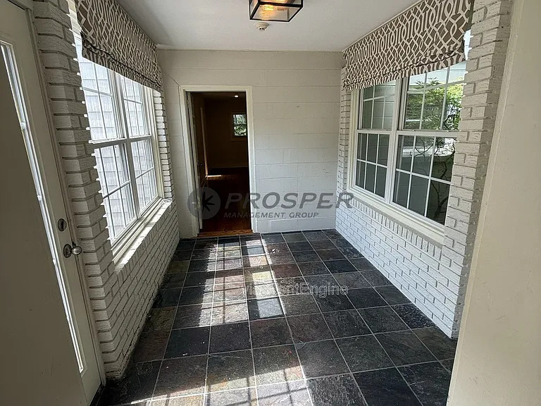 575 Elizabeth Ln W — Photo 22