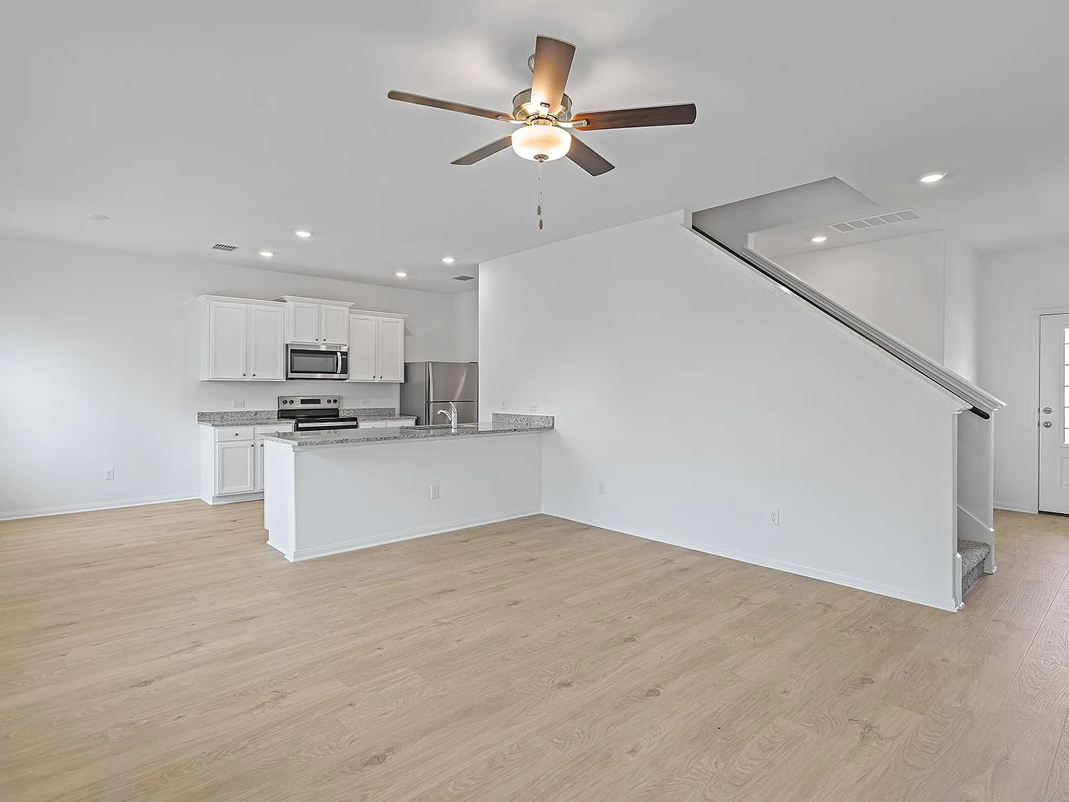 3 bed, 2.5 bath, 1580 sqft, $2,335 — Photo 2