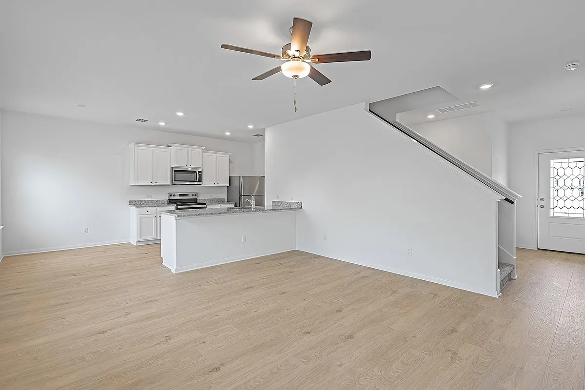 Building Photo - 14620 Wahlbergs Way