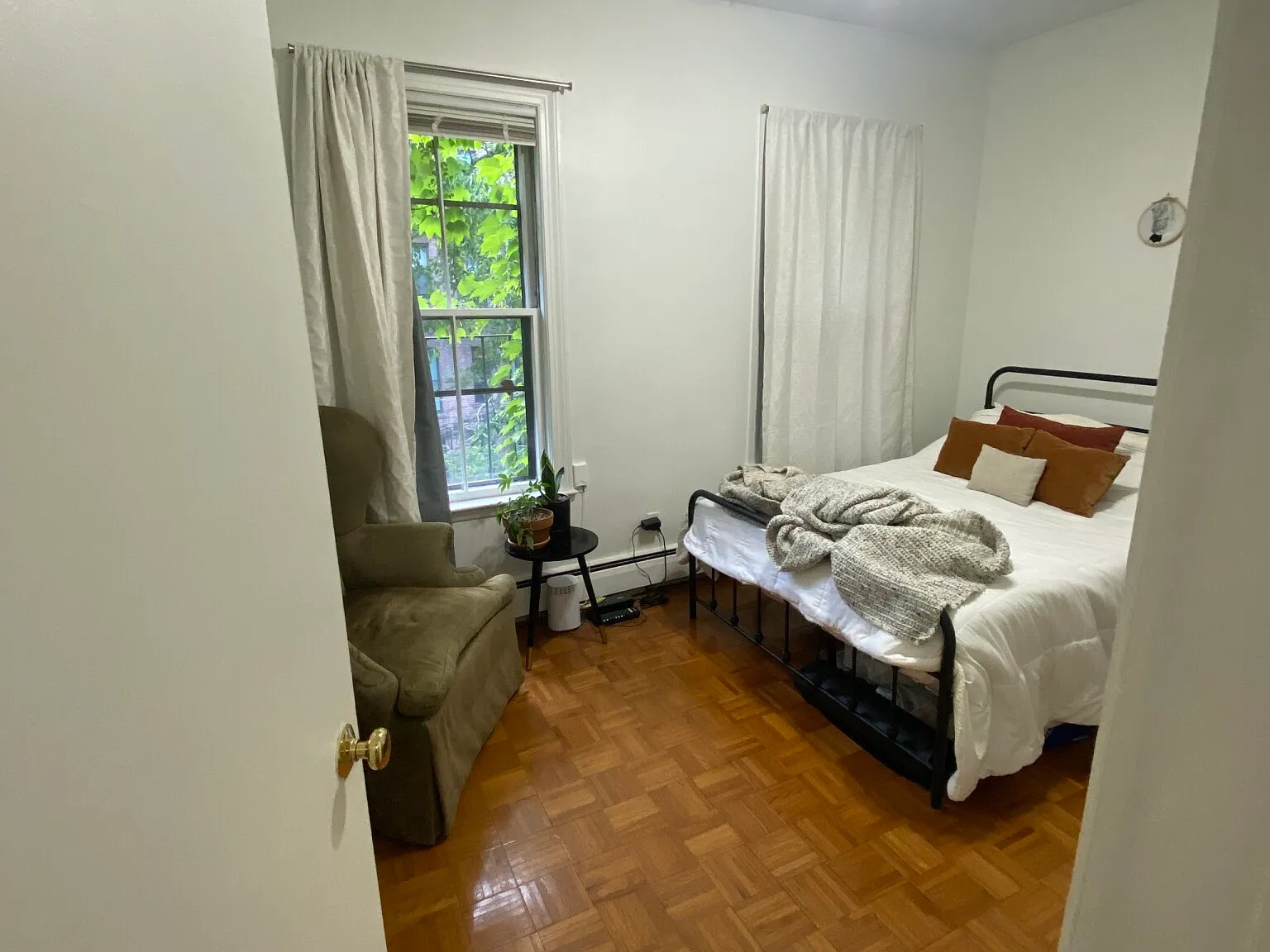 2 bed, 650 sqft, $3,700 — Photo 3