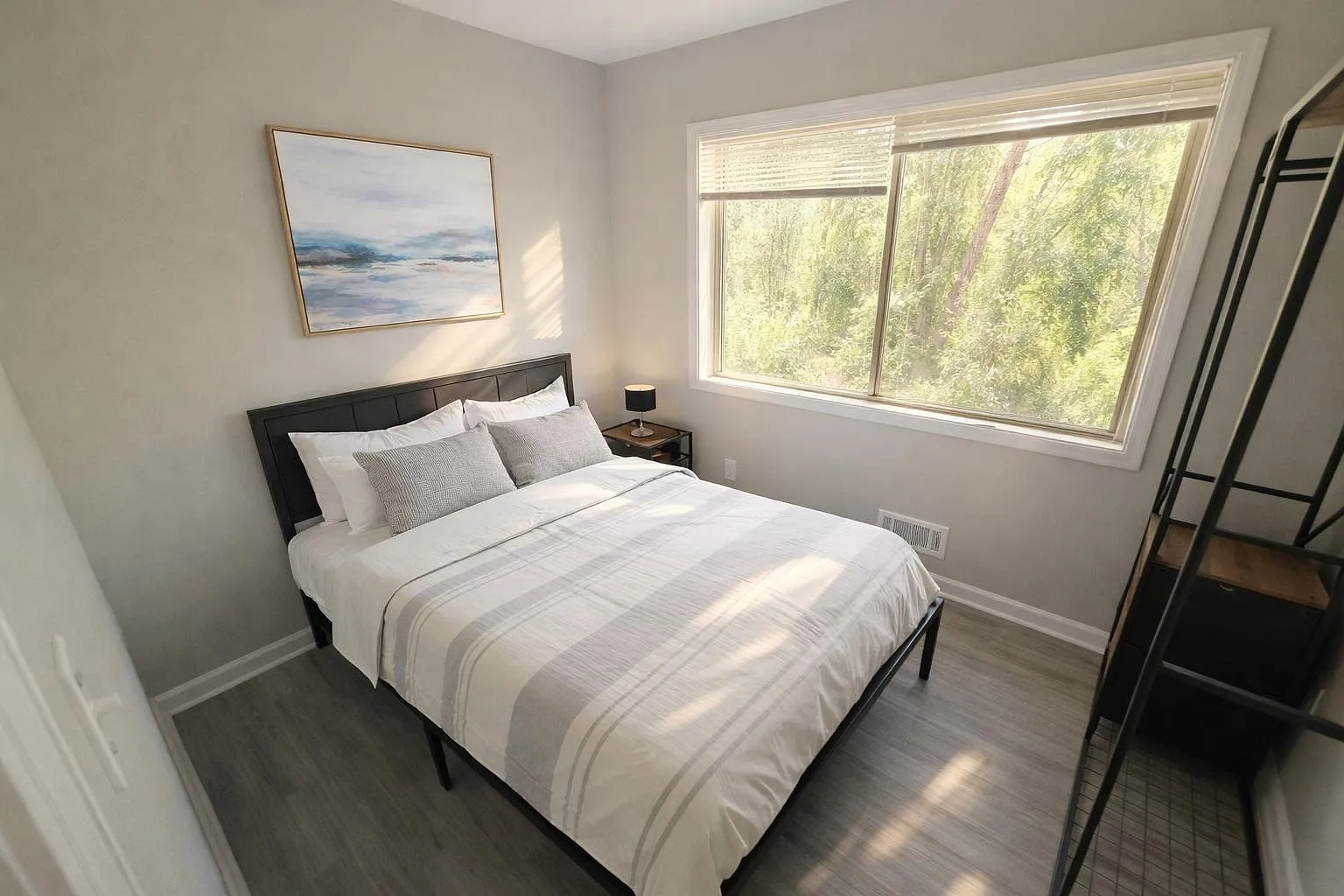4 bed, 3.0 bath, 1900 sqft, $702 — Photo 1