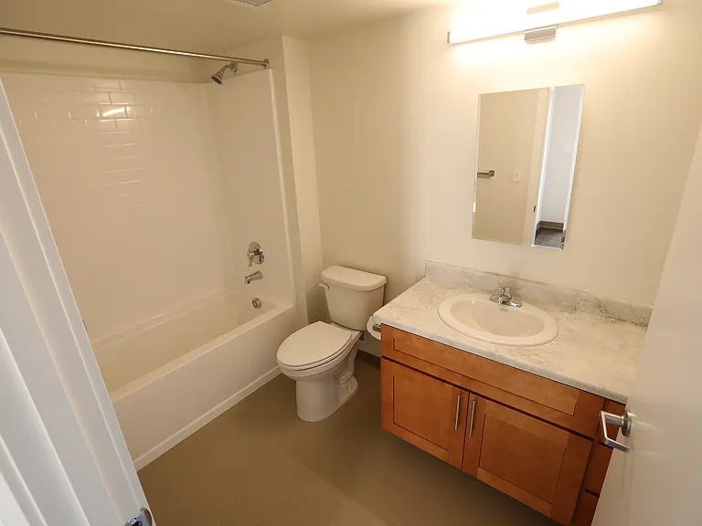 900 N Oak Harbor St #900 — Photo 12