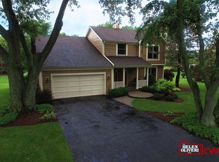 1 Fox Hunt Trl, Hawthorn Woods, IL 60047