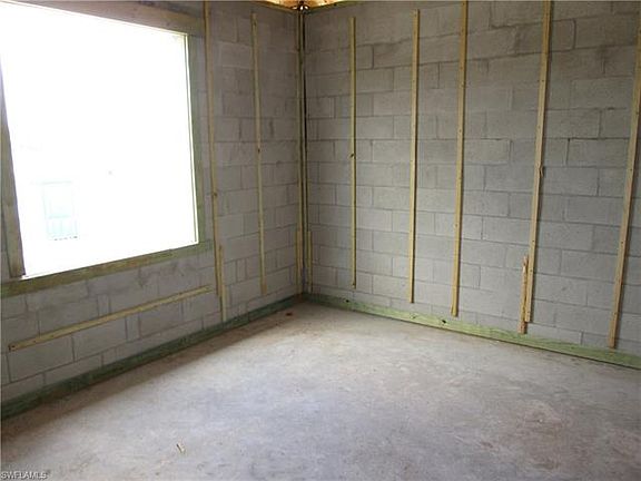 4th image of 3625 NE 18th Pl