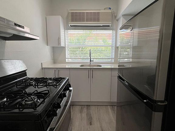 3rd image of 501 NE 76th St Unit 13-7610-13