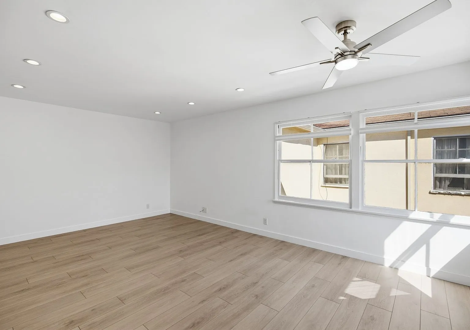 435 San Vicente Blvd — Photo 4