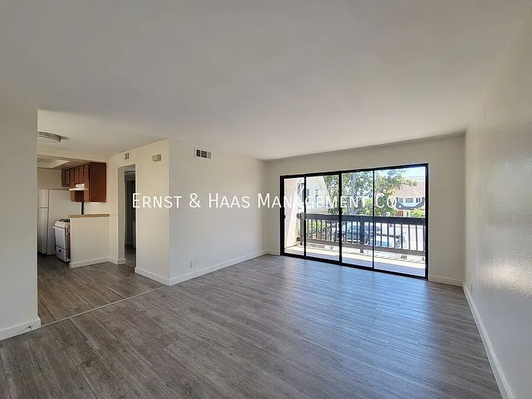 411 W 4th St #3 — Photo 4