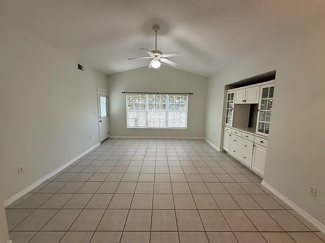 3 bed, 1250 sqft, $1,900 — Photo 4