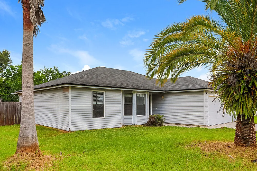 3 bed, 2.0 bath, 1309 sqft, $1,870 — Photo 3