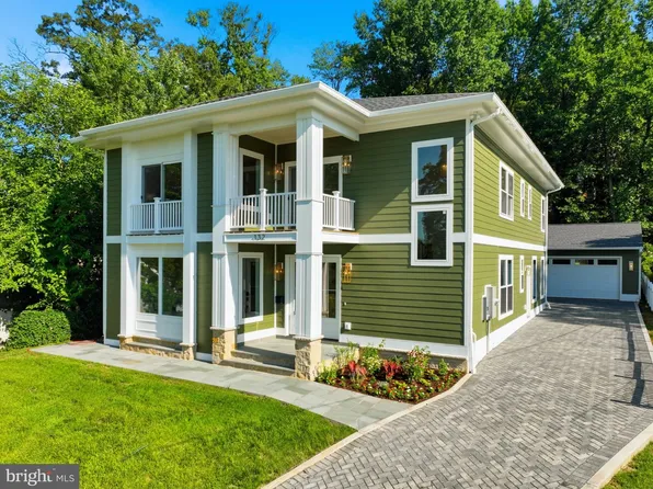 132 N Earley St, Alexandria, VA 22304