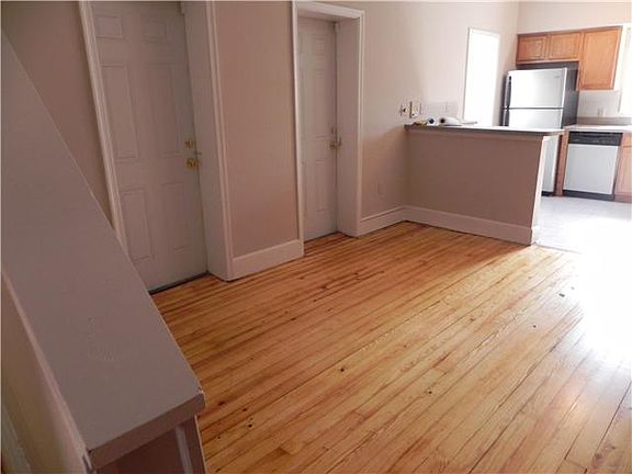 4th image of 708 Jefferson St