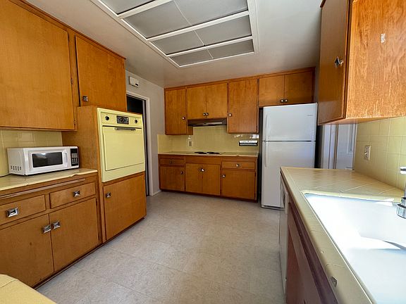 4th image of 225 Ramona Dr