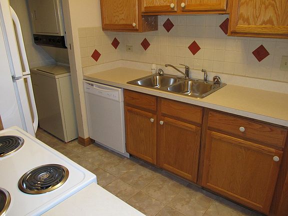 3rd image of 860 N Lakeside Dr APT 1D