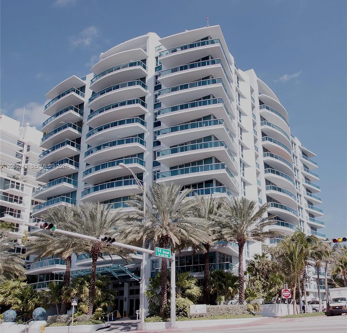 Azure Condo — Photo 1