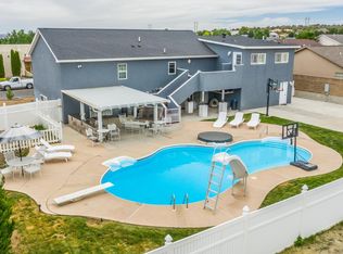 5010 Pinecroft Dr, Farmington, NM 87402