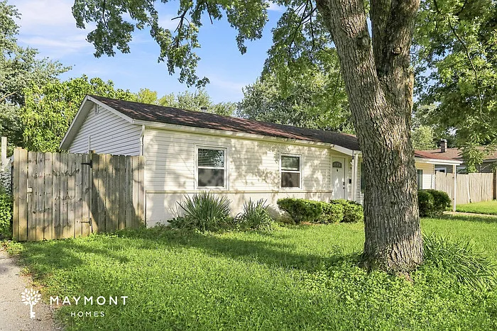 3 bed, 2.0 bath, 1225 sqft, $2,145 — Photo 3