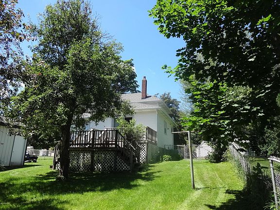 2nd image of 104 E Pearl St