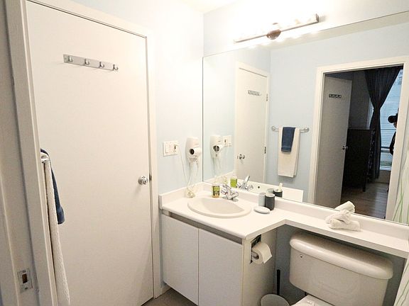 4th image of 989 Nelson St #412