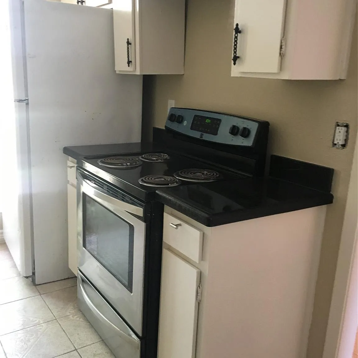 2 bed, 1.5 bath, 1122 sqft, $1,200 — Photo 3