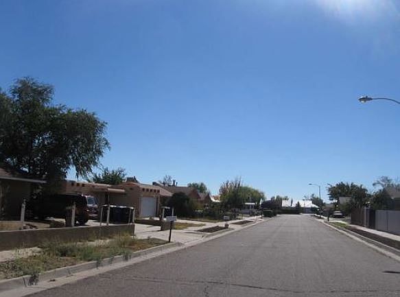 2nd image of 800 Sunrise Dr SW
