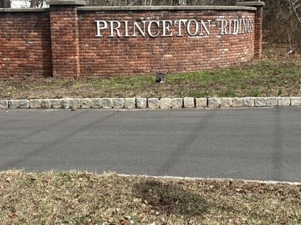 22 Ridings Pkwy, Franklin Twp., NJ 08540